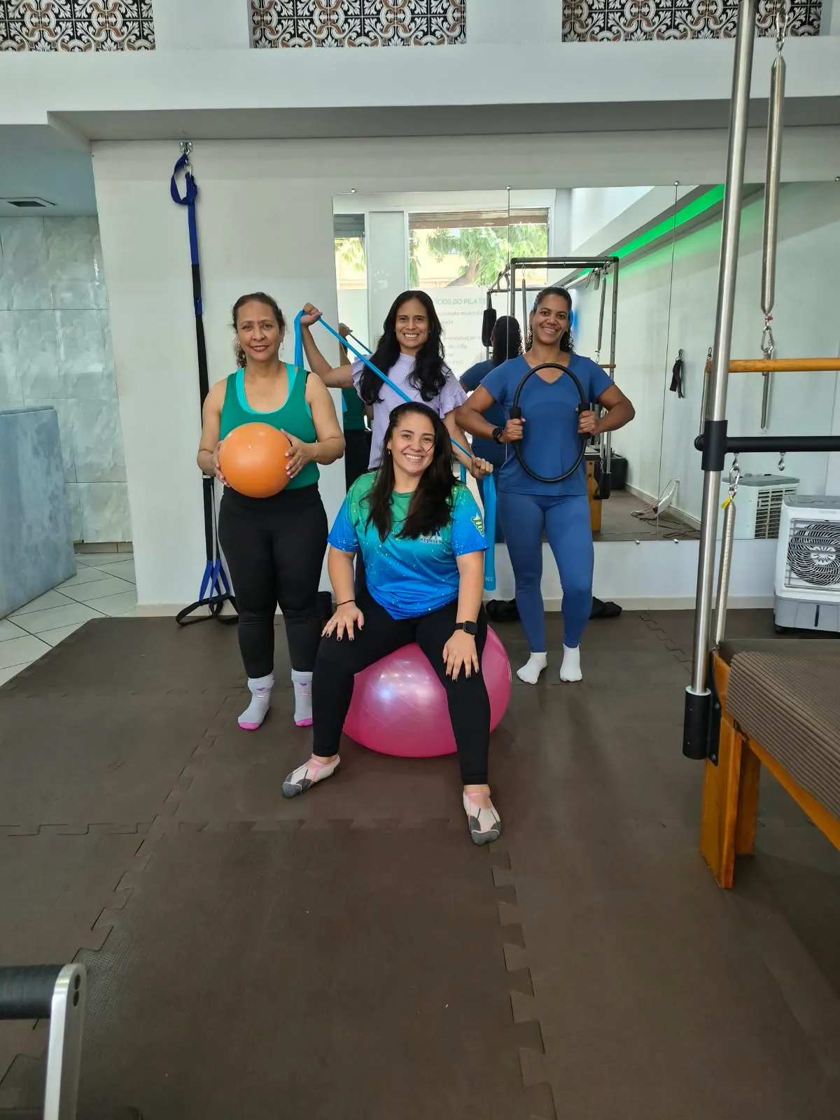 Participantes reunidos no espaço do IR Studio